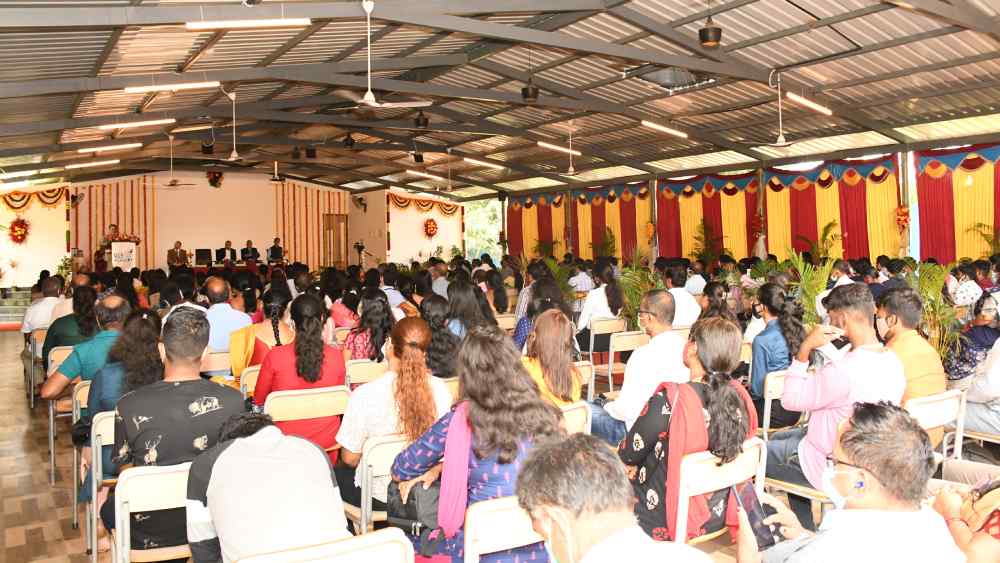 The Convention Center is in the midst of a beautiful park covering 3 acres plot with a seating capacity of 400 spectators